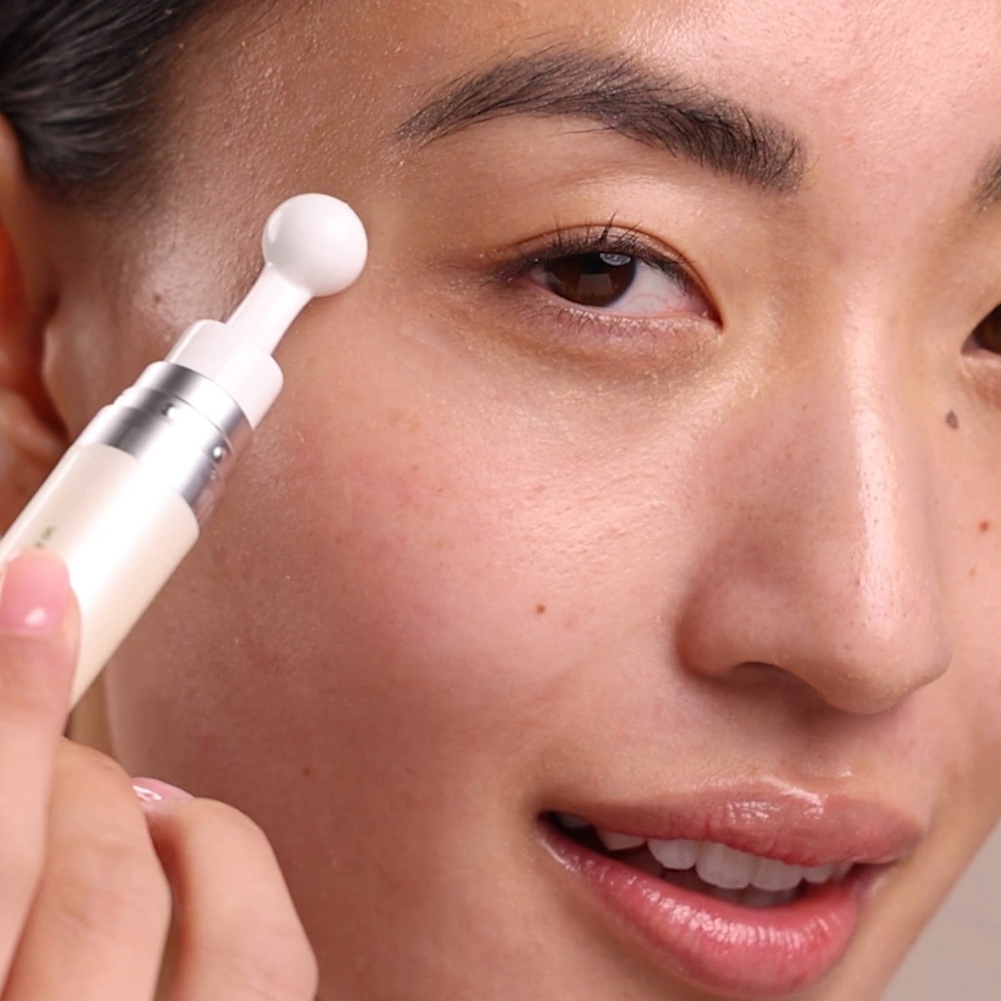 Éminence - Crème rehaussement ultra pour les yeux à l'hibiscus