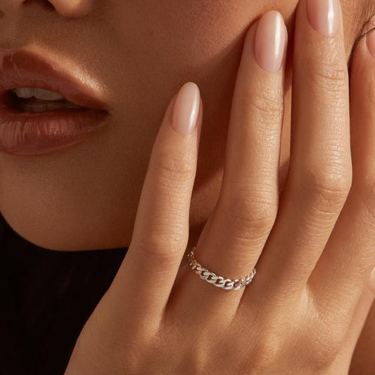 Treasurebox - Bague chaîne courbée délicate en argent