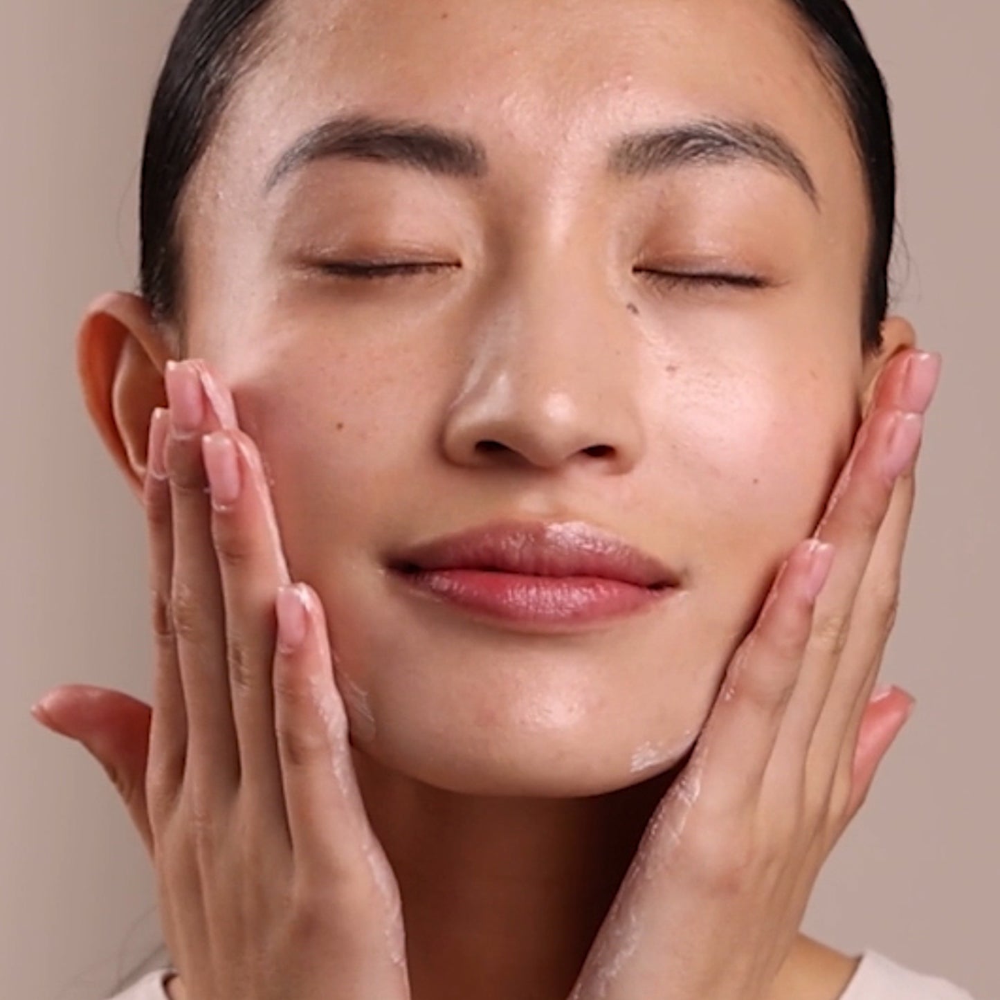 Éminence - Crème d'éclat peptide aux baies arctiques