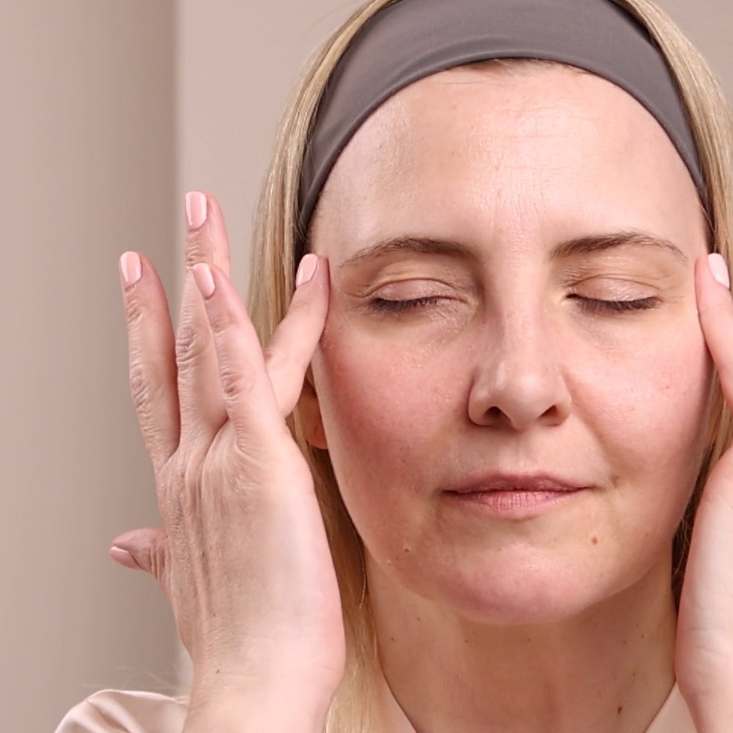 Éminence - Crème pour les yeux à la busserole