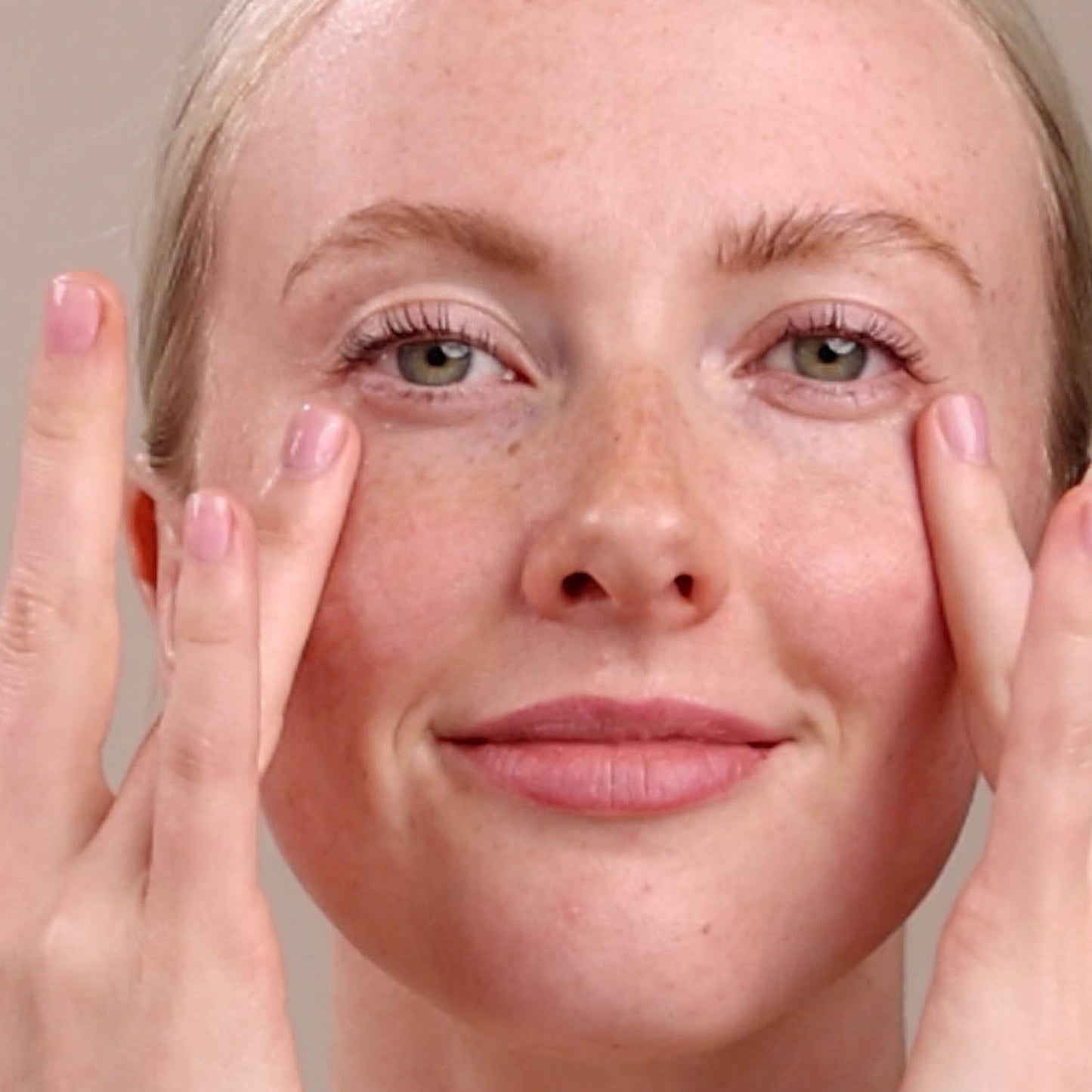 Éminence - Crème pour les yeux au prune sauvage