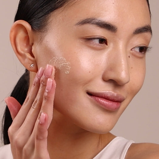 Éminence - Dermafoliant aux rhubarbe et fraises