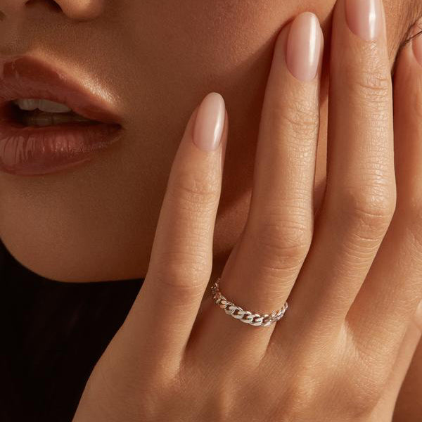 Treasurebox - Bague chaîne courbée délicate en argent